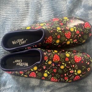 Western Chief Navy Floral Clogs
